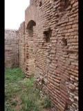 04821 ostia - regio i - insula xiv - caseggiato del mosaico del porto (i,xiv,2) - raum neben der treppe - westseite - tuer zum 4. raum - 09-2023.jpg